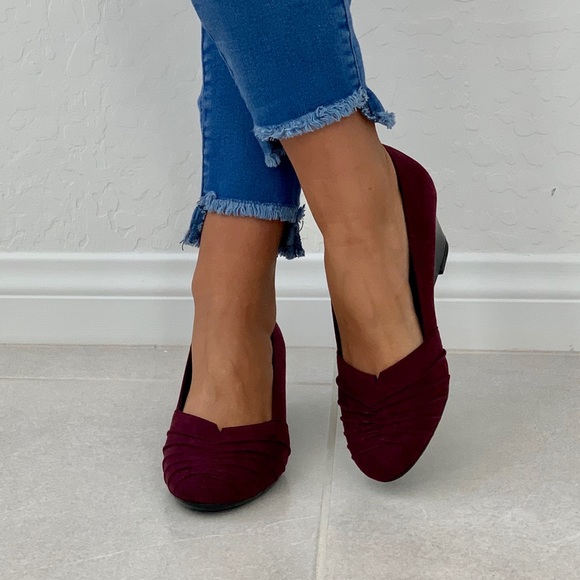 NIB Bordeaux Pleated Top Kitten Heel Wedge Pump - Picture 6 of 8